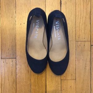 Viscata size 36 navy wedges